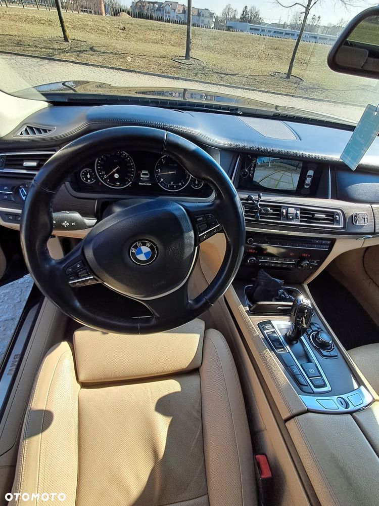 BMW Seria 7 740d - 14