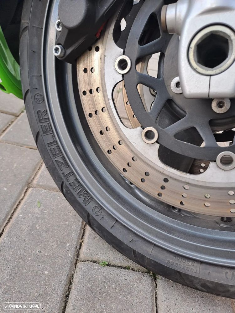 Kawasaki ZXR Ninja ZX7R - 11