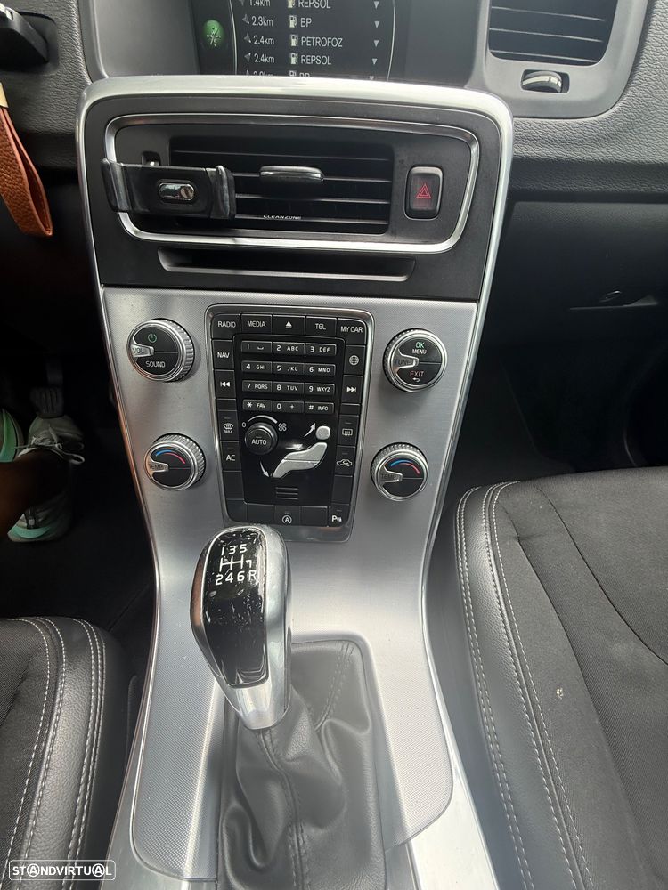 Volvo V60 2.0 D2 R-Design - 6