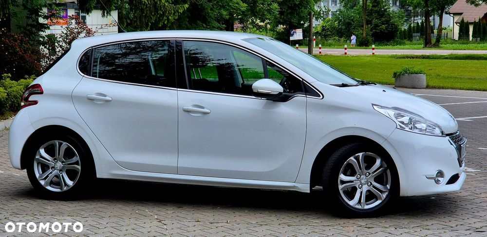 Peugeot 208 - 4