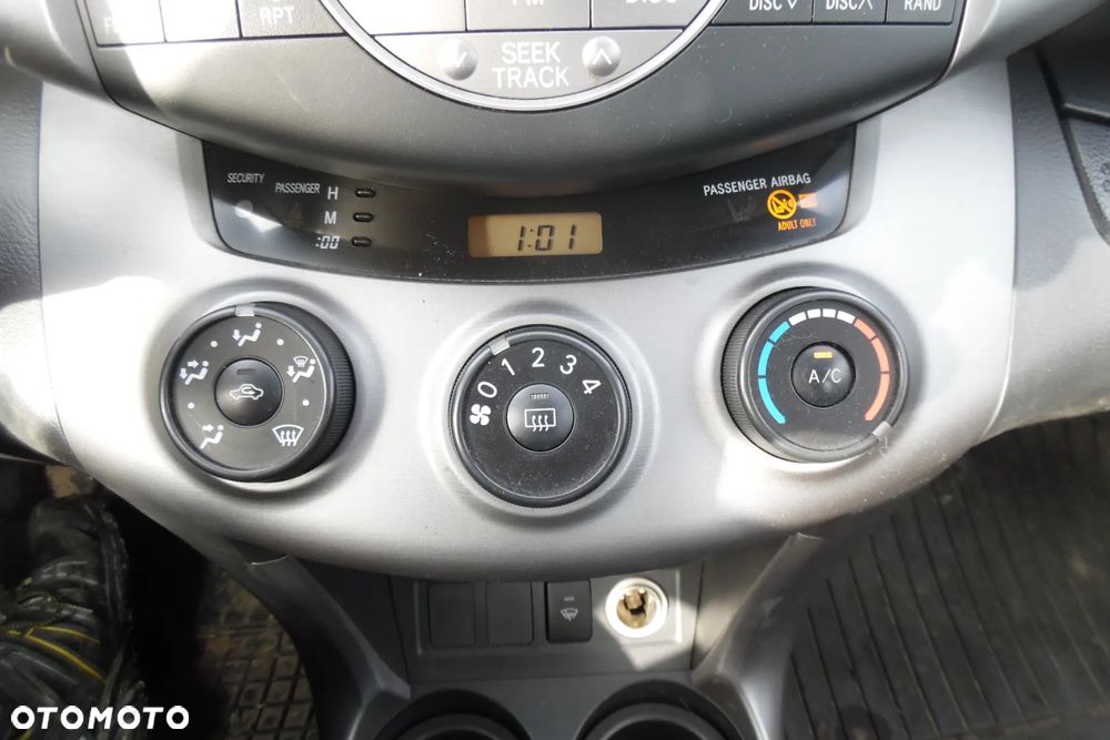 Toyota RAV4 2.2 D-4D Premium - 16