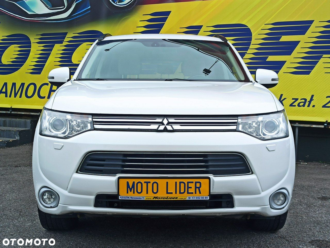 Mitsubishi Outlander - 2