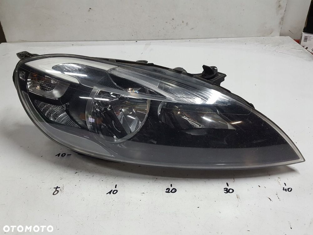 VOLVO V40 II 2 12-16r LAMPA PRAWA PRZÓD ANGLIK - 1