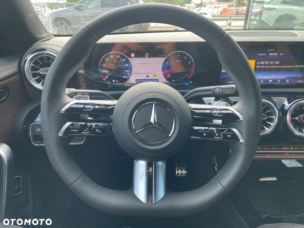 Mercedes-Benz CLA - 12