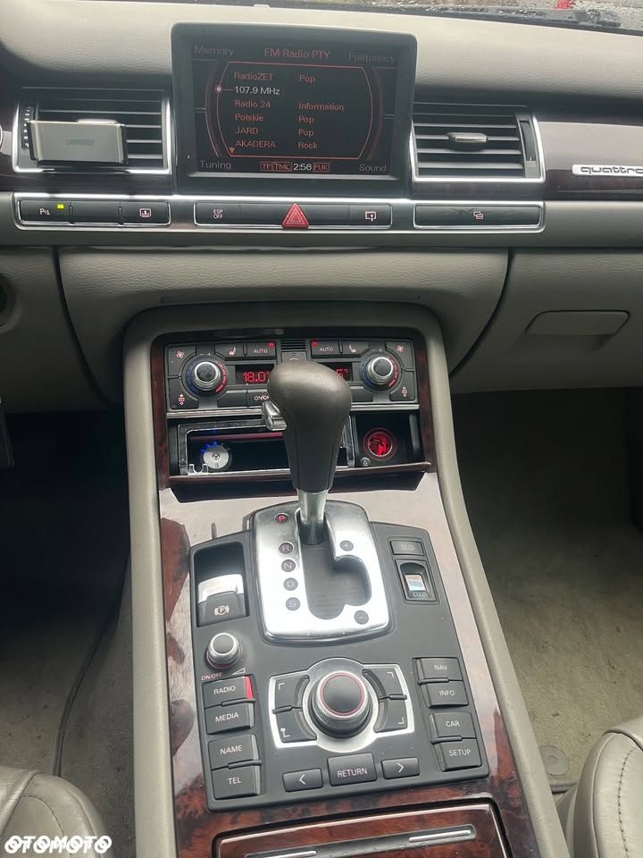 Audi A8 4.2 Quattro - 6