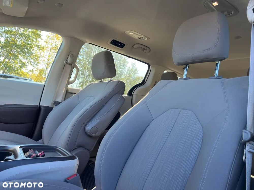 Chrysler Pacifica - 11