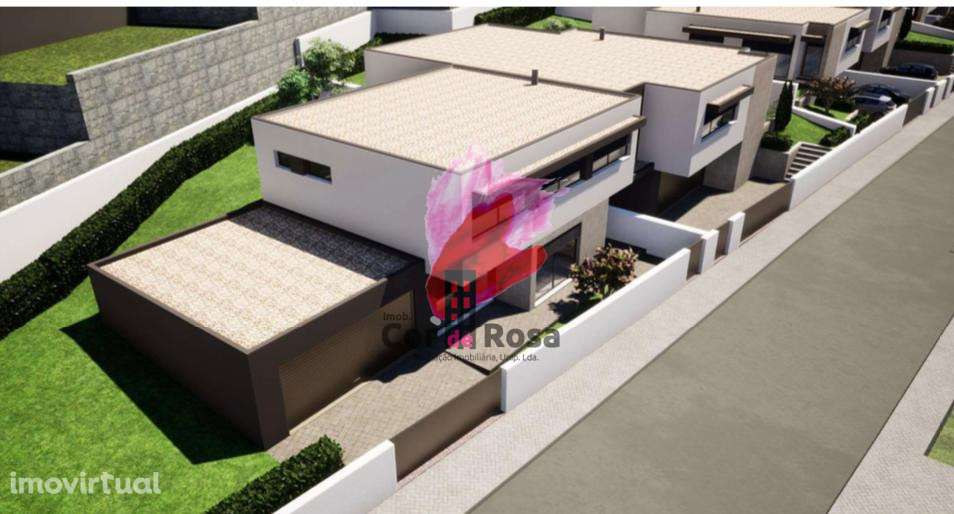 Moradias geminadas tipo T3 + 2 em zona residencial com piscina- A... - Grande imagem: 2/4