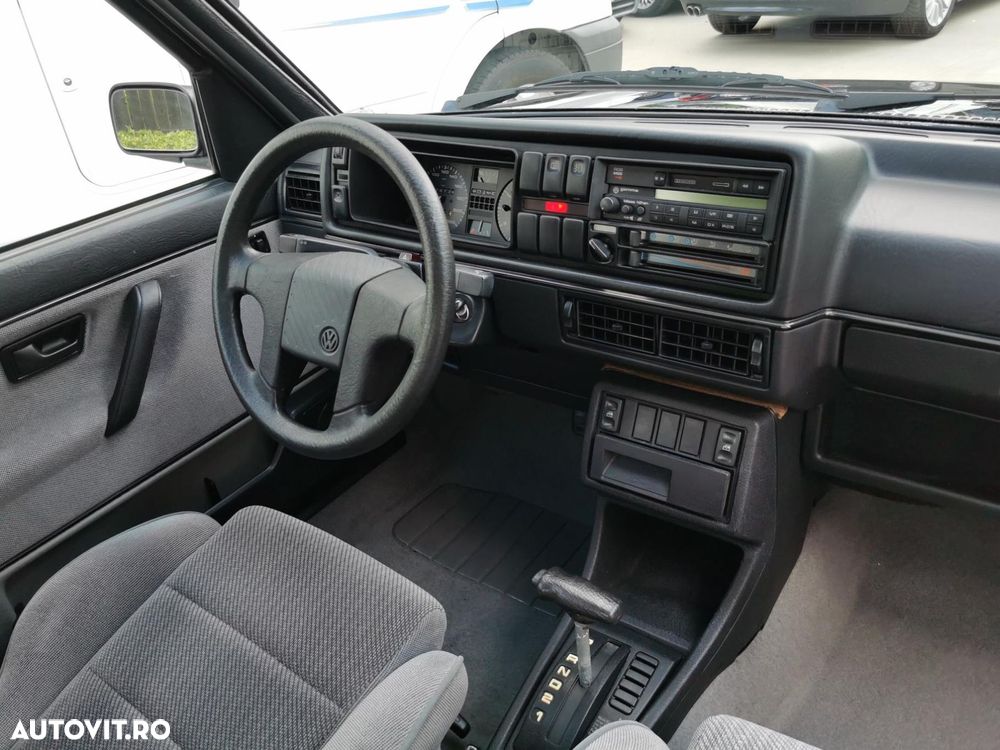 Volkswagen Jetta - 4