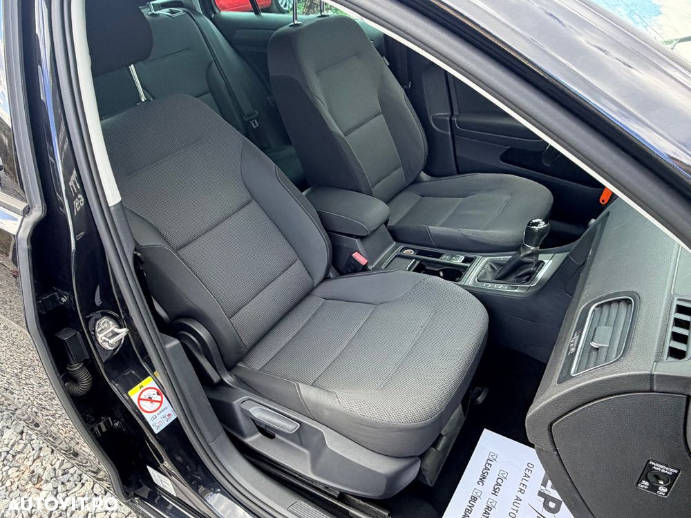 Volkswagen Golf 1.6 TDI BlueMotion Technology Cup - 17