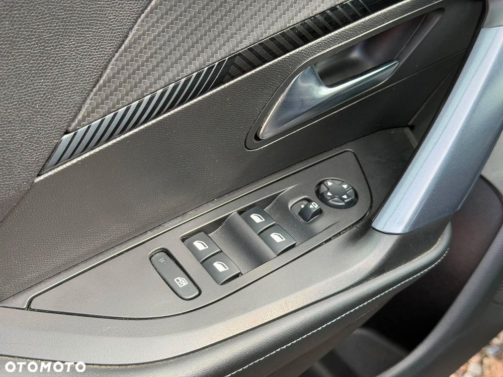 Peugeot 2008 1.5 BlueHDi Allure S&S EAT8 - 23