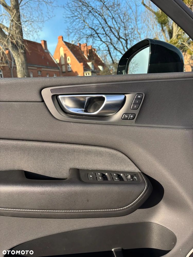 Volvo XC 60 B4 B R-Design - 14