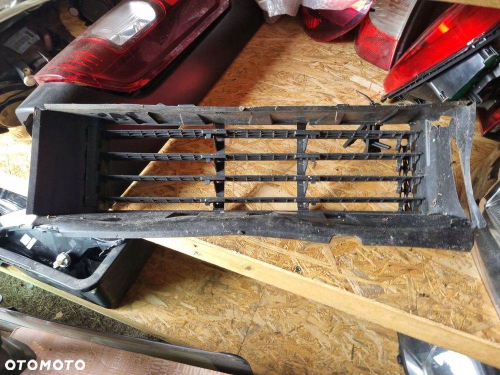 BMW 5 g30 g31 GRILL ATRAPA ŻALUZJA ROLETA PROWADNICA POWIEATRZA 51137497285