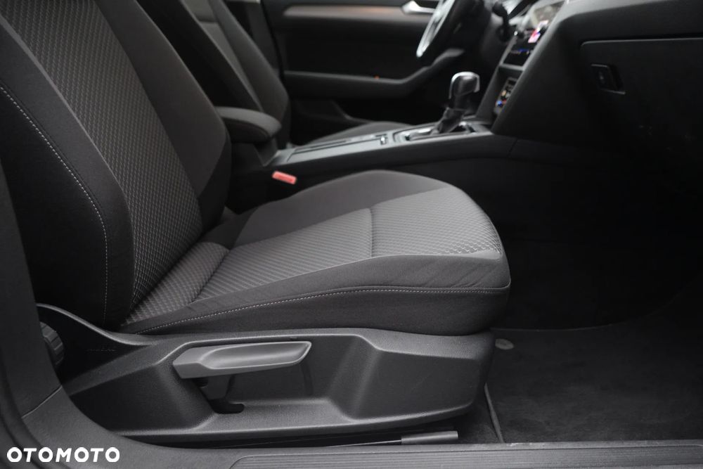Volkswagen Passat 1.5 TSI EVO Elegance DSG - 35
