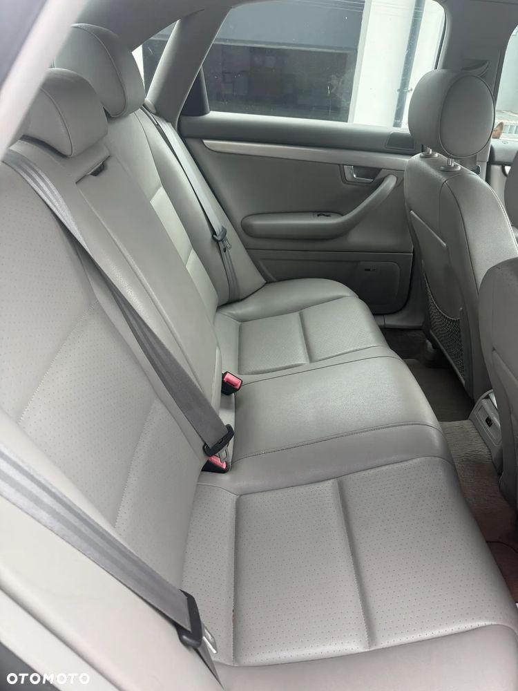 Audi A4 Limousine - 7