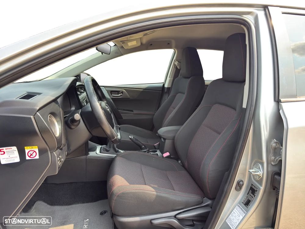 Toyota Auris 1.4 D-4D Exclusive - 12
