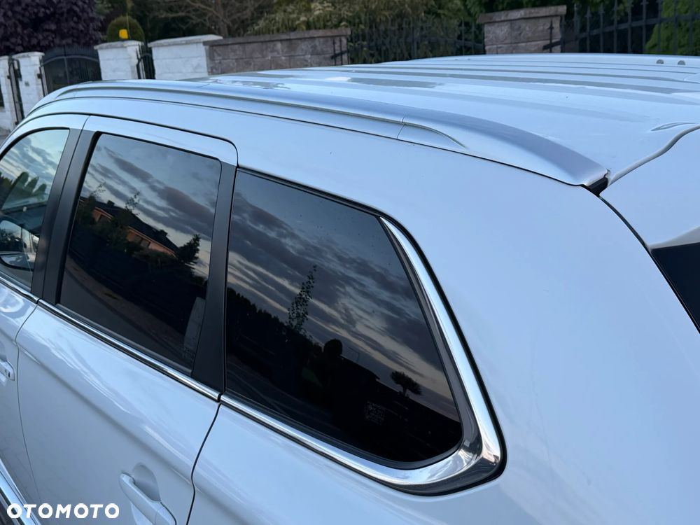Mitsubishi Outlander 2.0 4WD Plus - 26