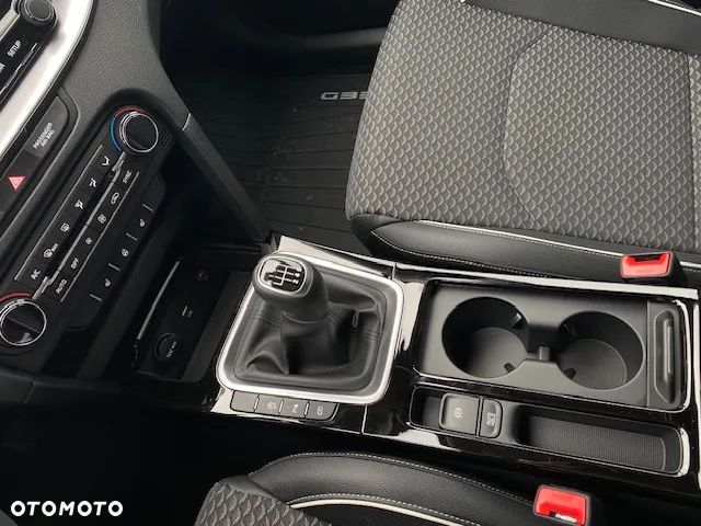 Kia Ceed 1.5 T-GDI Tribute - 17