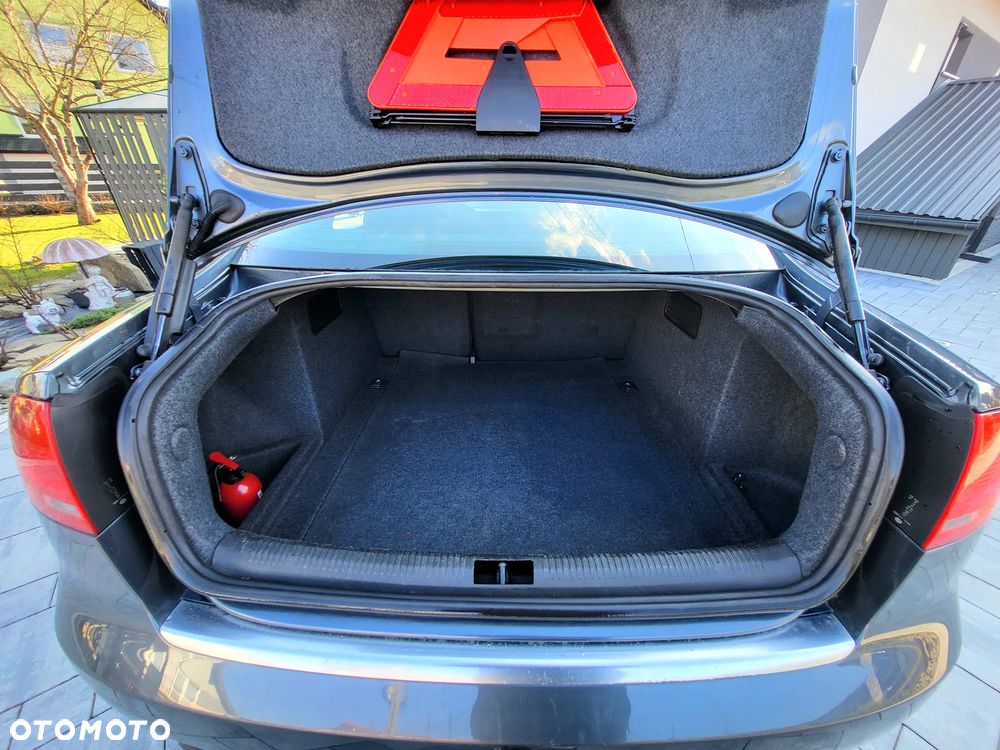 Audi A4 Limousine - 11