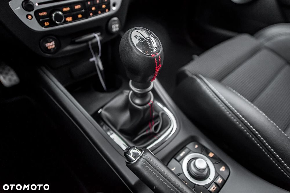 Renault Megane TCe 190 Start & Stop GT - 32