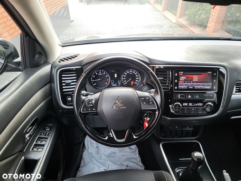 Mitsubishi Outlander - 12