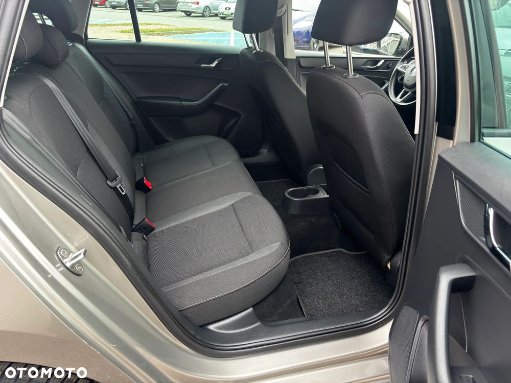 Skoda RAPID 1.4 TSI Ambition DSG - 12