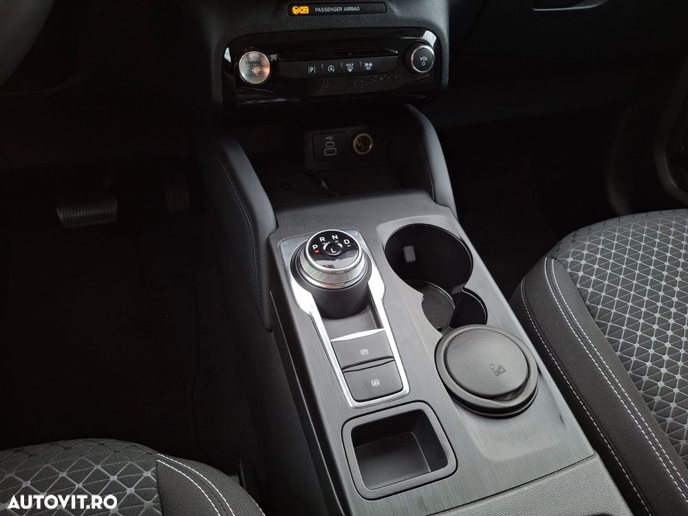 Ford Kuga - 28