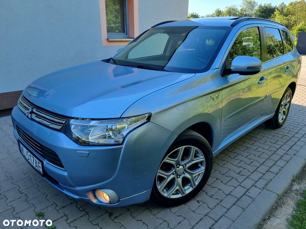 Mitsubishi Outlander Instyle NAVI + - 20