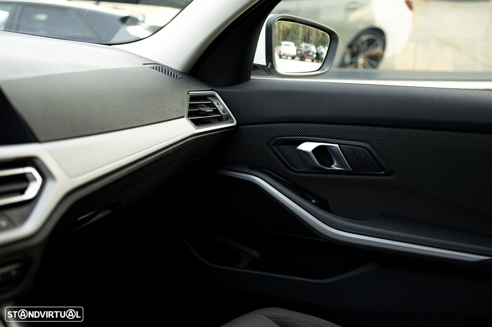 BMW 320 d Aut. Sport Line - 36