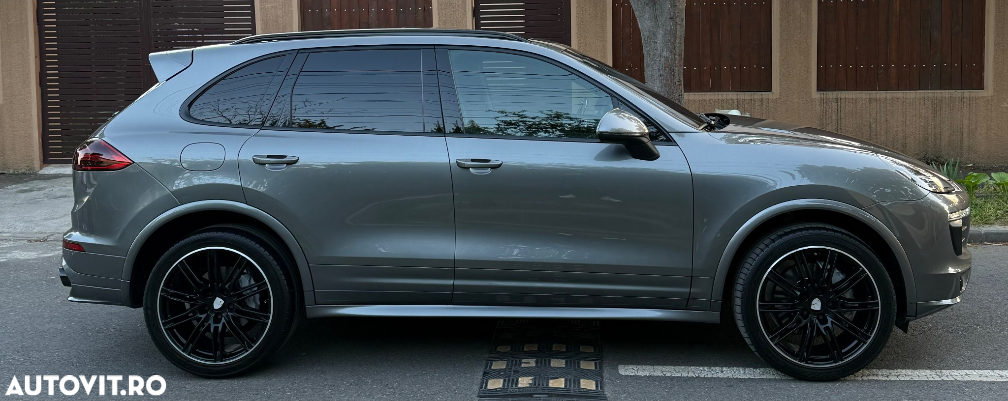 Porsche Cayenne 4.2 L S - 6