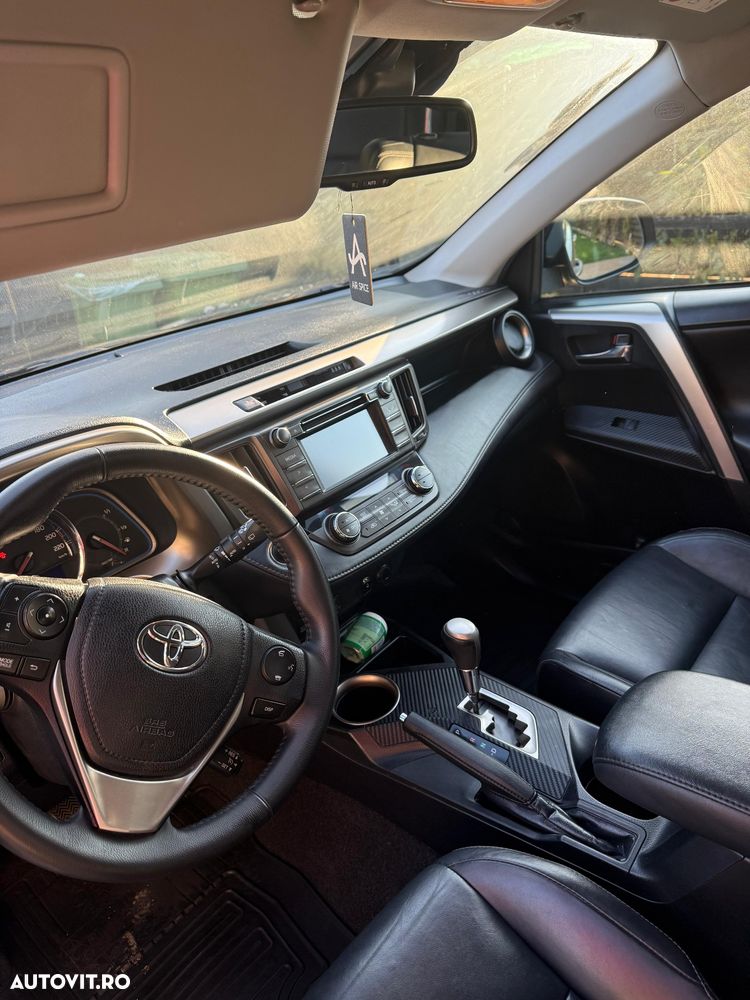 Toyota RAV4 2.2L D-CAT A/T Luxury - 11