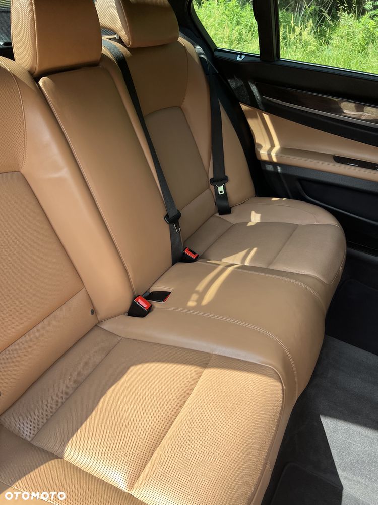 BMW Seria 7 750i L xDrive - 14