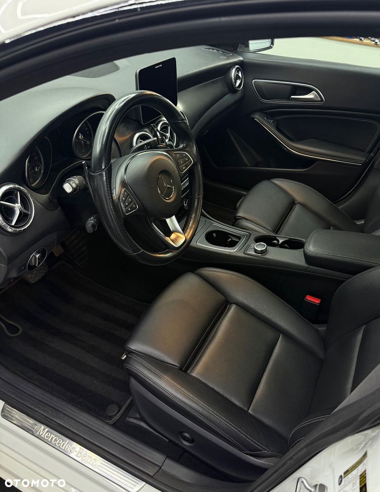 Mercedes-Benz CLA 250 4-Matic AMG Line - 11