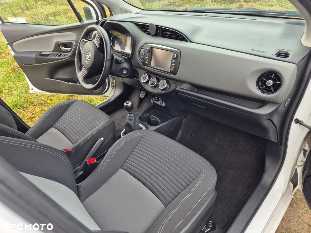 Toyota Yaris 1.5 Premium - 10