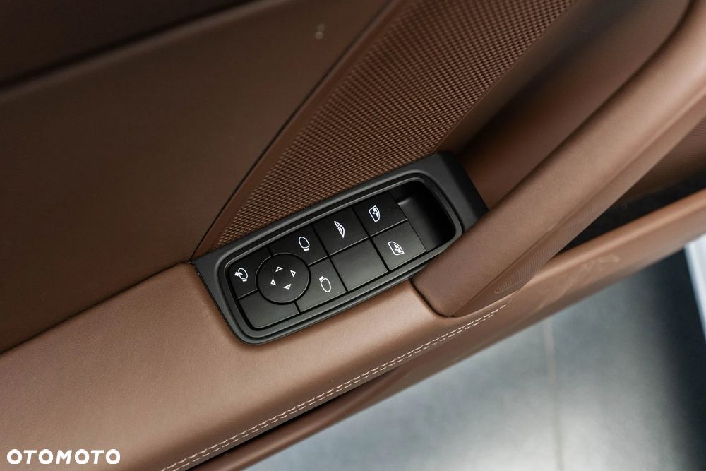 Porsche 911 Carrera 4S - 28