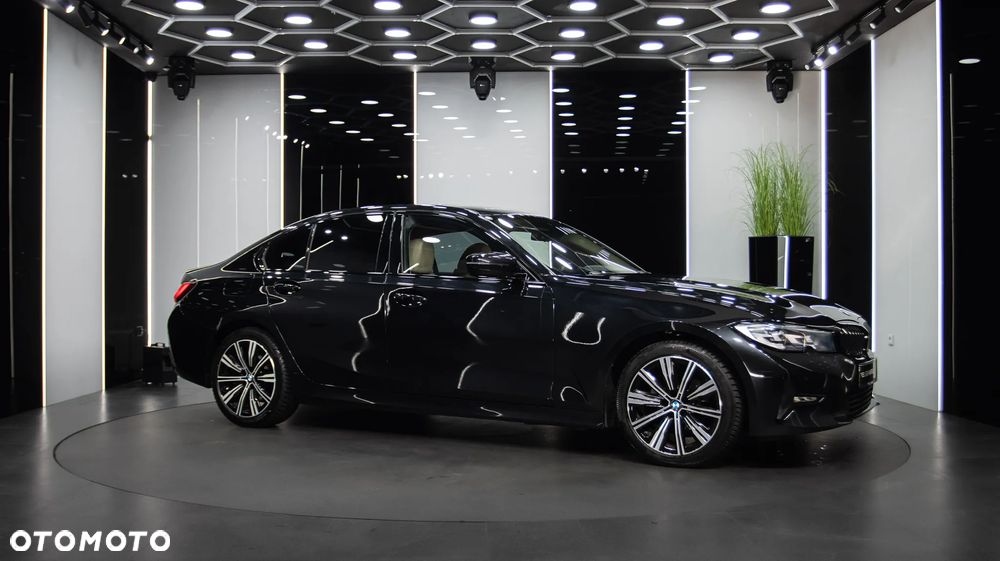 BMW Seria 3 320d M Sport - 9