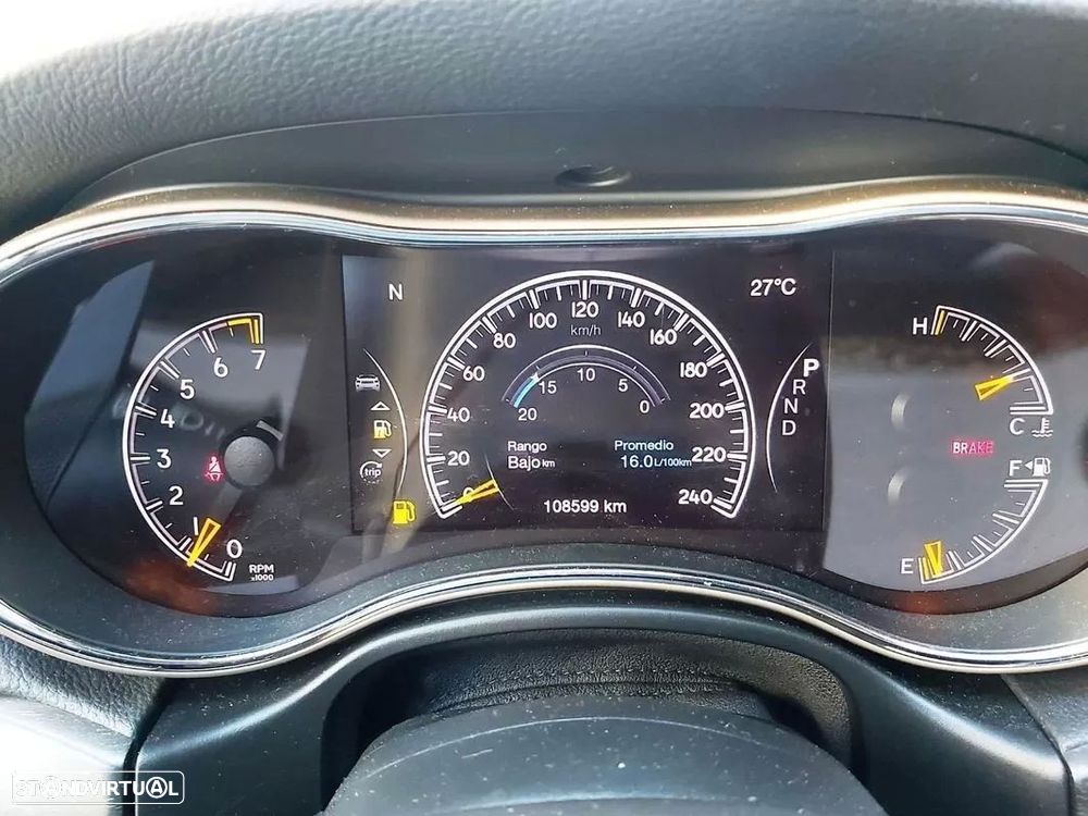 Jeep Grand Cherokee - 32