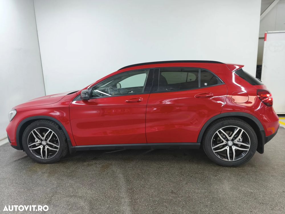 Mercedes-Benz GLA 200 d 4MATIC Aut. - 2