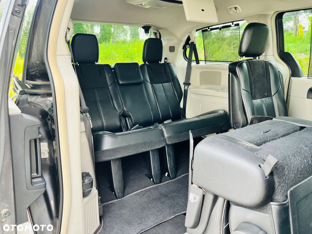 Chrysler Town & Country 3.6 Limited - 30
