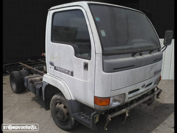 Peças Nissan Cabstar E110 de 2000 (Motor Danificado)