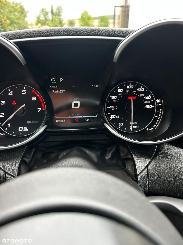 Alfa Romeo Giulia 2.0 Turbo 16V AT8-Q4 Ti - 8