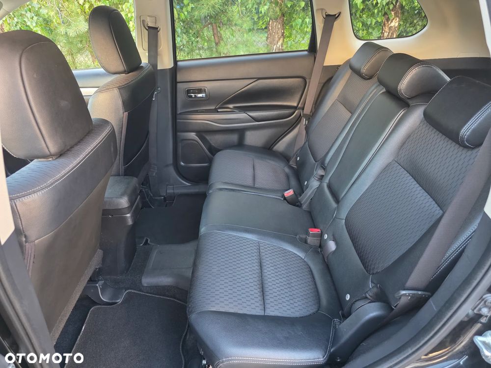 Mitsubishi Outlander 2.0 4WD Plus - 30
