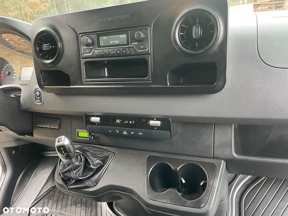 Mercedes-Benz Sprinter - 11