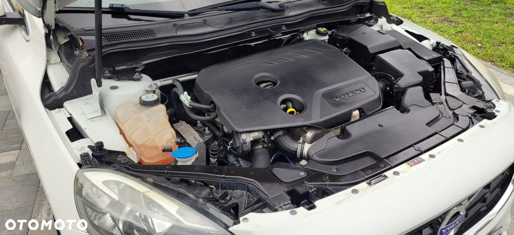 Volvo V40 - 25