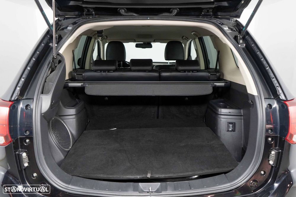 Mitsubishi Outlander - 12