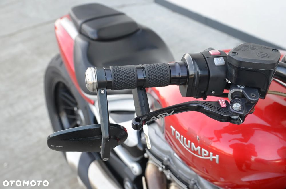 Triumph Rocket - 26