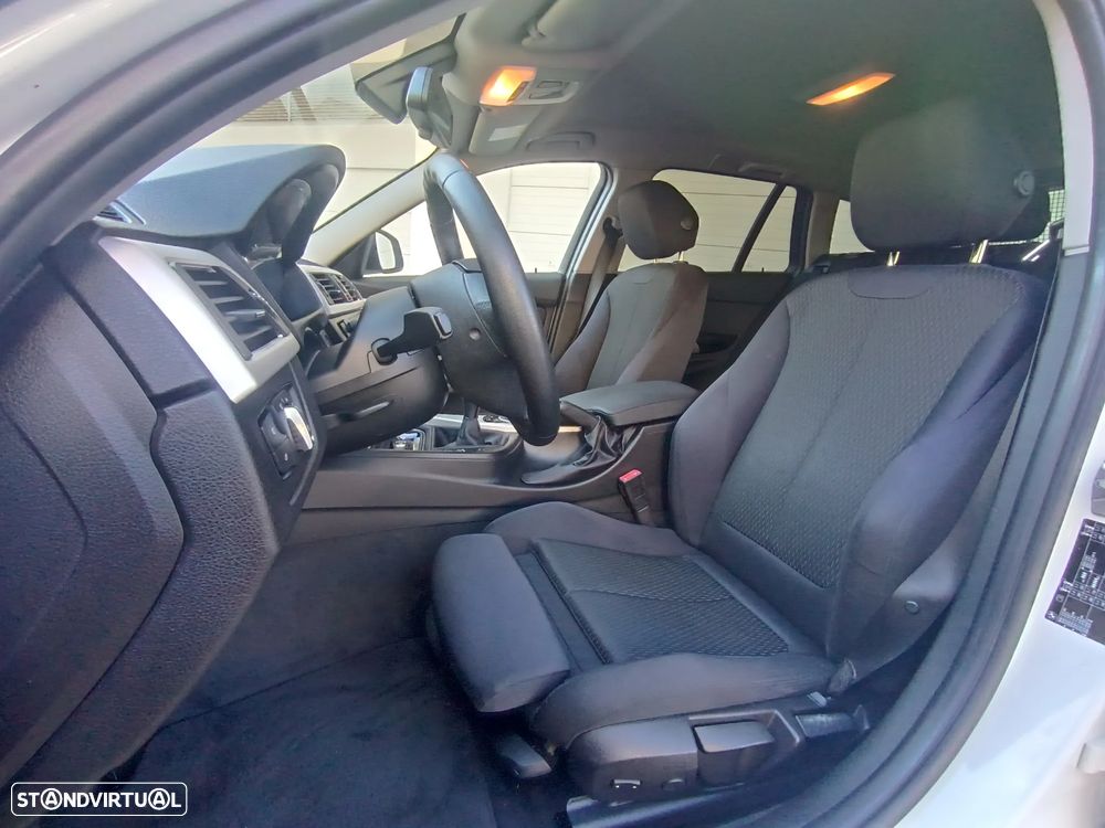 BMW 318 d Sport Line - 15