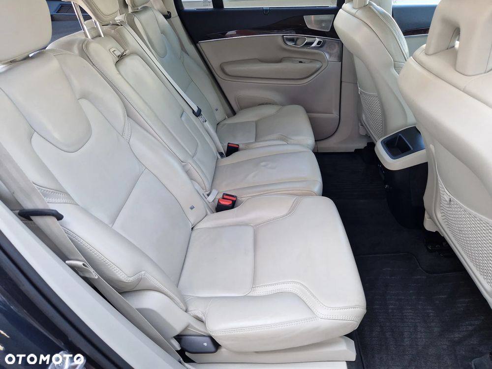 Volvo XC 90 D5 AWD Momentum - 24