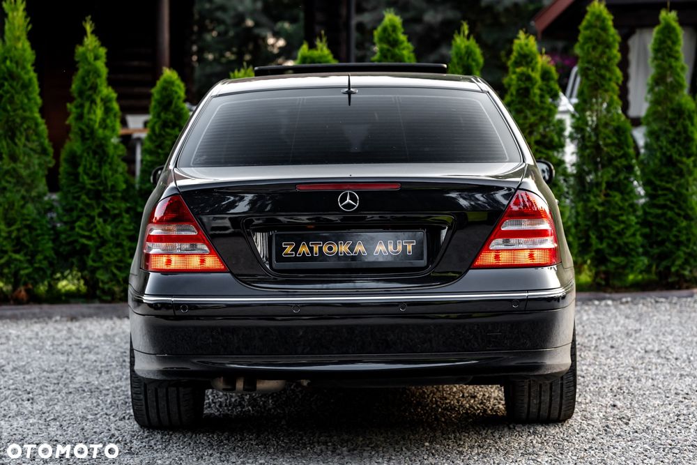 Mercedes-Benz Klasa C 320 4Matic Avantgarde Sport Edition - 13