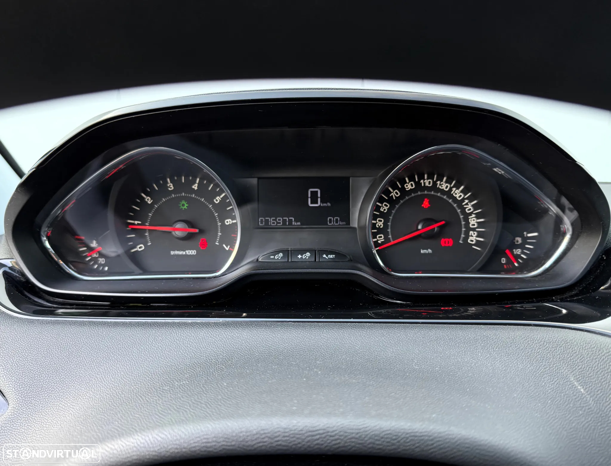 Peugeot 208 1.2 VTi Allure - 33