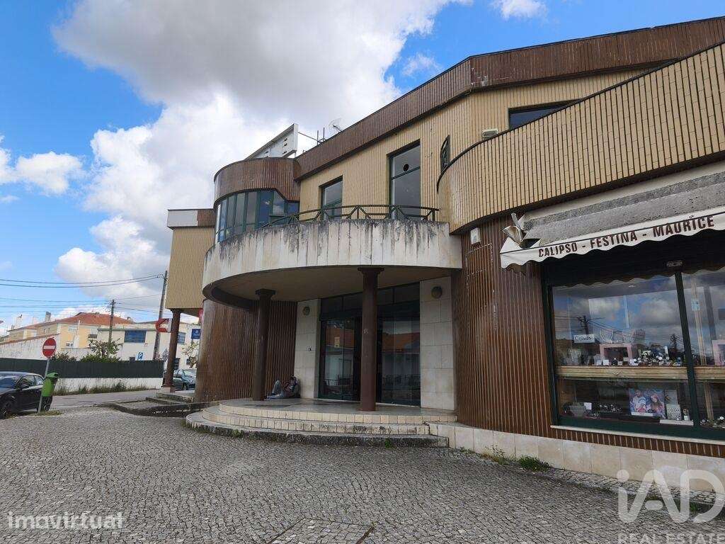 Espaço Comercial em Batalha de 657,00 m2 - Grande imagem: 2/30